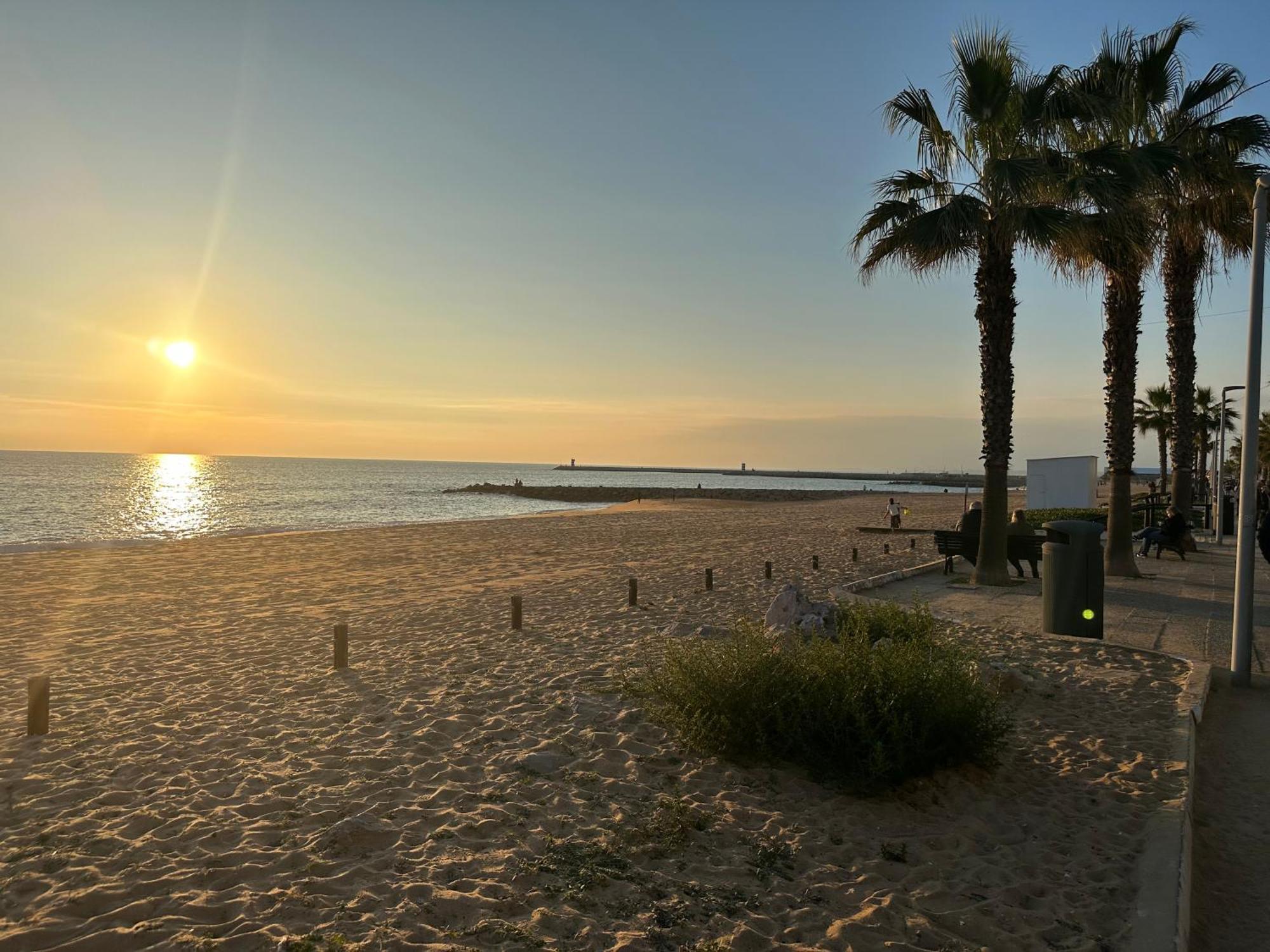 Quarteira Home Beach Ferias Tranquilas A 1Km Da Praia Totalmente Renovado المظهر الخارجي الصورة